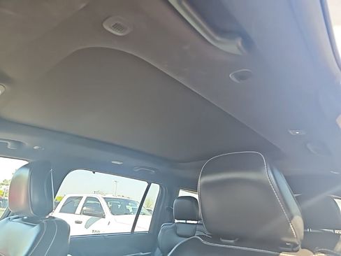 Used 2024 Jeep Grand Cherokee L Limited w/ Luxury Tech Group II image 17