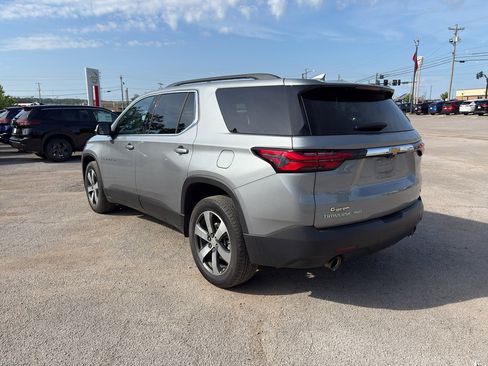 Used 2023 Chevrolet Traverse LT w/ LT Premium Package AWD/4WD image 4