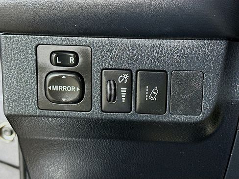 Used 2018 Toyota RAV4 XLE w/ Plus Extra Value Package image 17