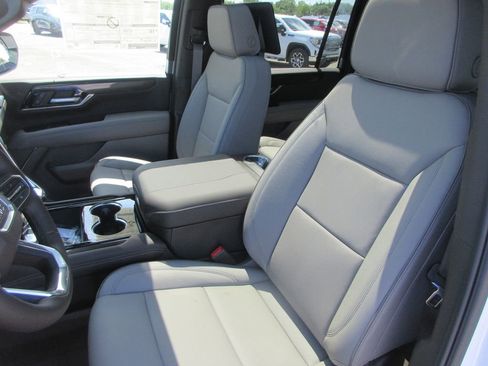New 2026 GMC Yukon XL Elevation w/ Elevation Premium Package AWD/4WD image 11