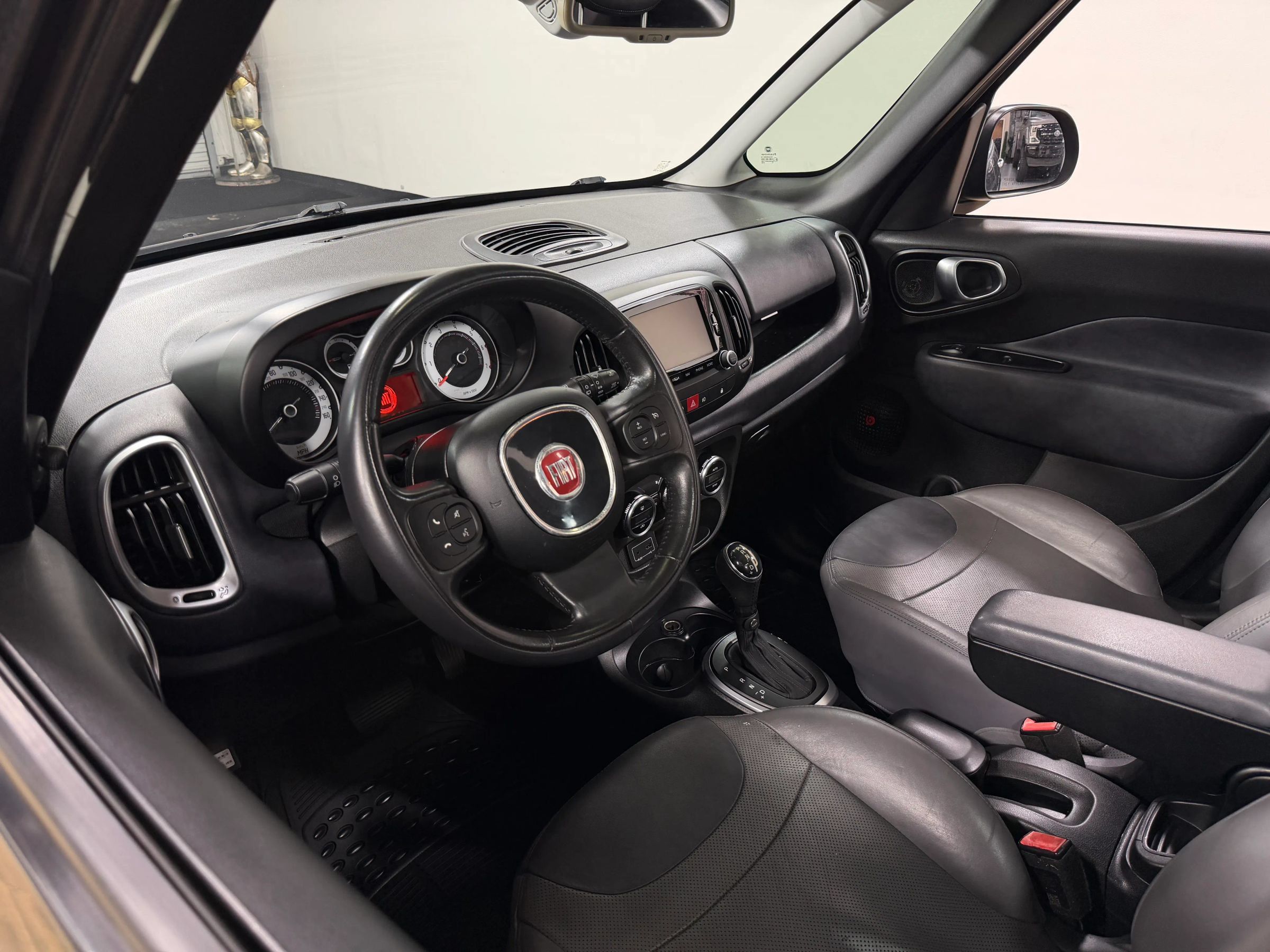 Used 2017 FIAT 500L Trekking w/ Dual-Pane Sunroof Package FWD image 14