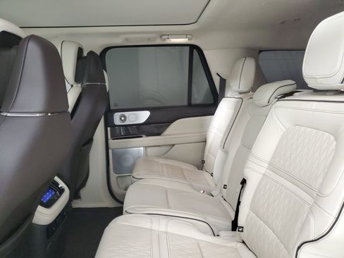 Used 2024 Lincoln Navigator L Black Label AWD/4WD image 11