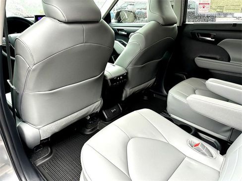New 2025 Toyota Highlander XLE image 20