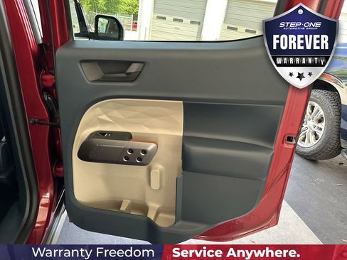 Used 2025 Ford Maverick Lariat w/ 4K Tow Package AWD/4WD image 32