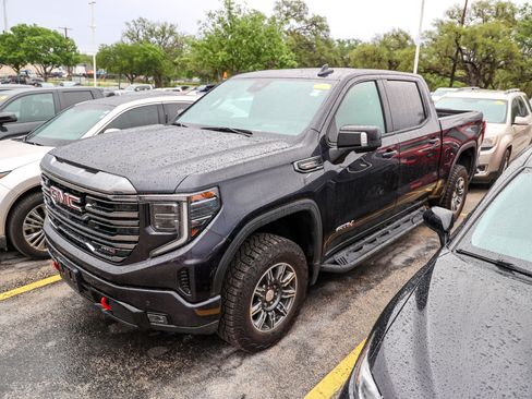 Used 2024 GMC Sierra 1500 AT4 w/ Technology Package AWD/4WD image 3