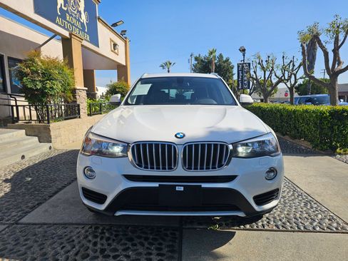 Used 2017 BMW X3 sDrive28i RWD image 2