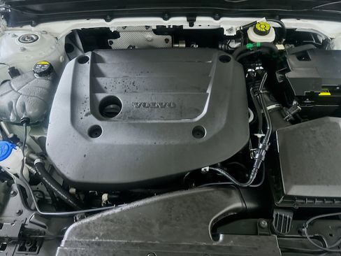 Used 2025 Volvo XC40 B5 Core image 34