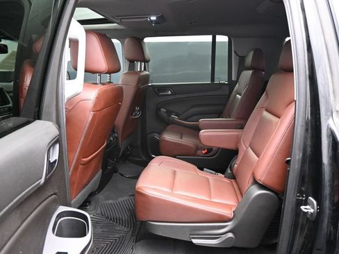 Used 2019 Chevrolet Suburban Premier w/ Premier Plus Edition RWD image 25