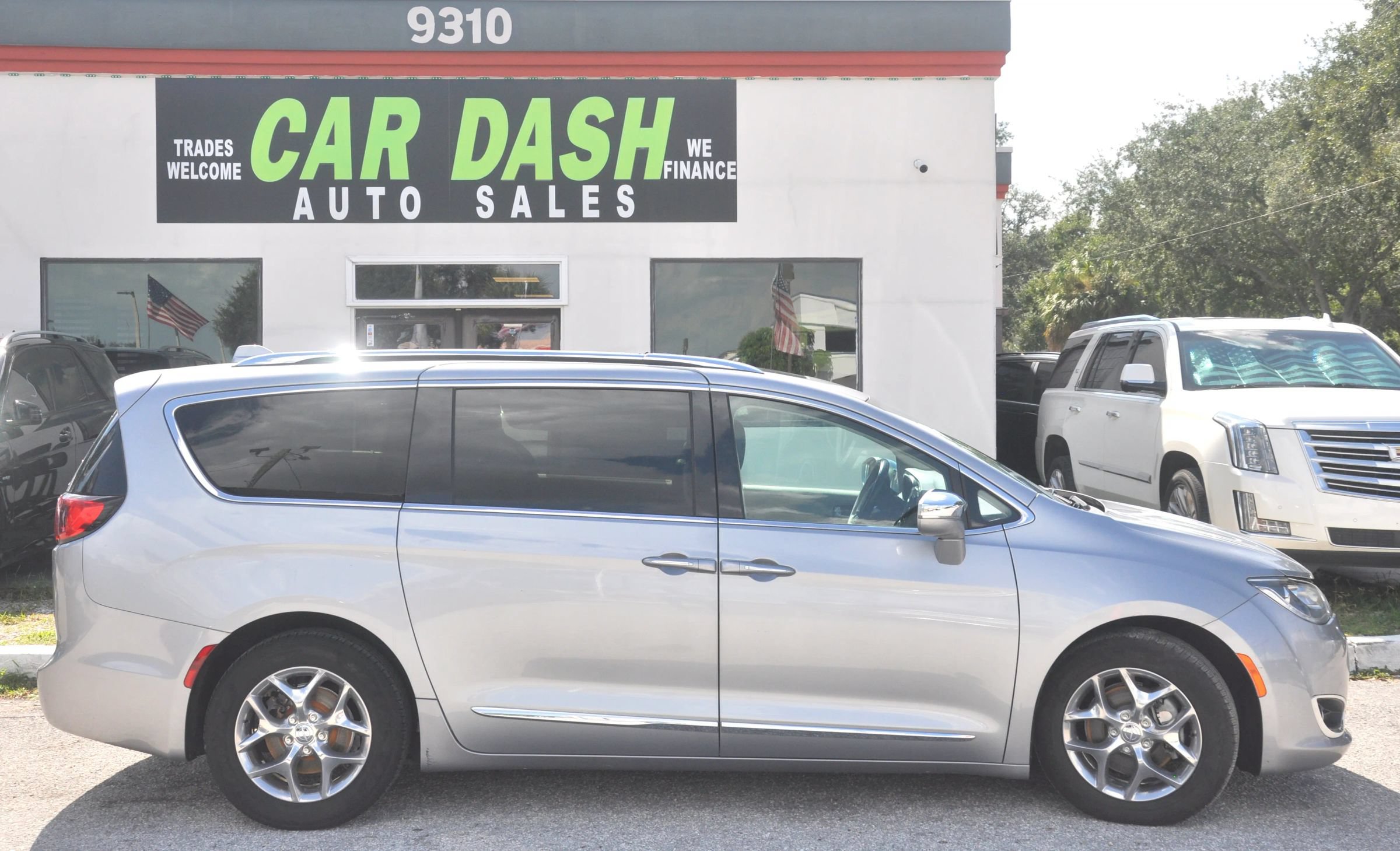 Used 2018 Chrysler Pacifica Limited FWD image 15