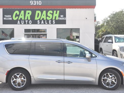 Used 2018 Chrysler Pacifica Limited FWD image 15
