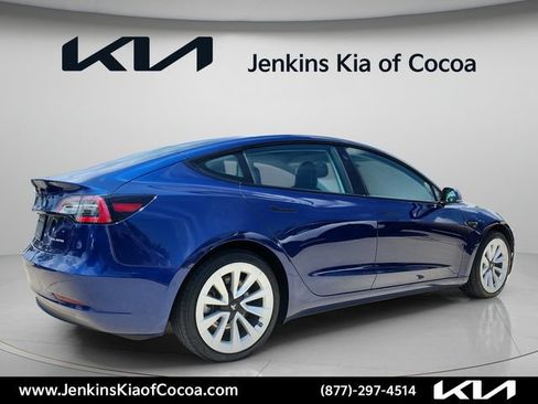 Used 2022 Tesla Model 3 Long Range AWD/4WD image 4