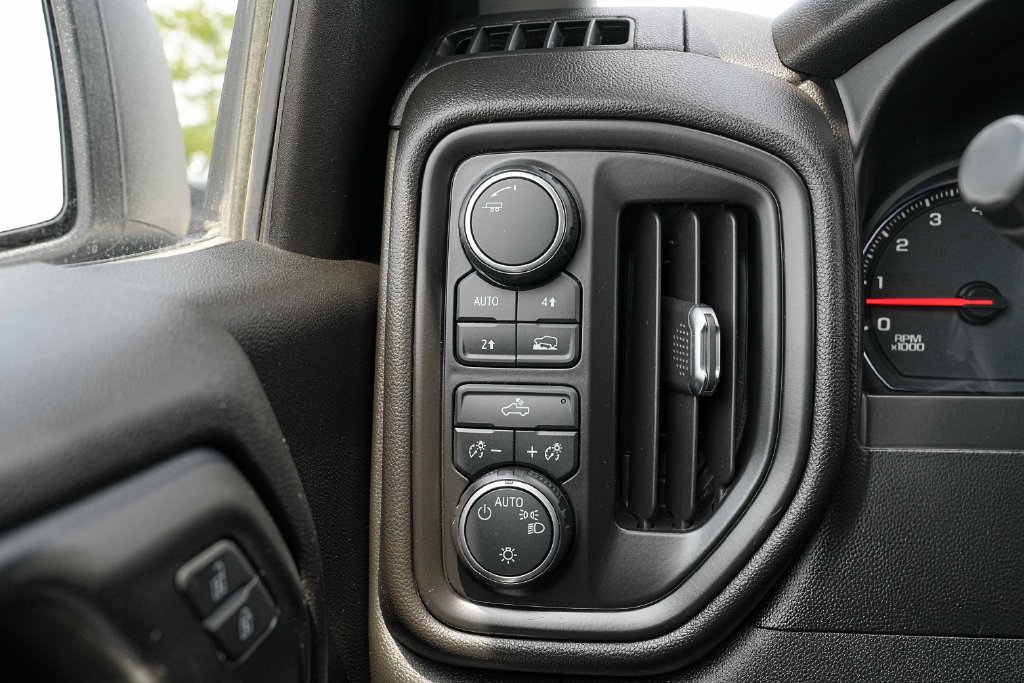 Used 2020 Chevrolet Silverado 1500 Custom w/ Trailering Package AWD/4WD image 35