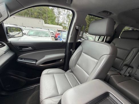 Used 2018 Chevrolet Suburban LT RWD image 18