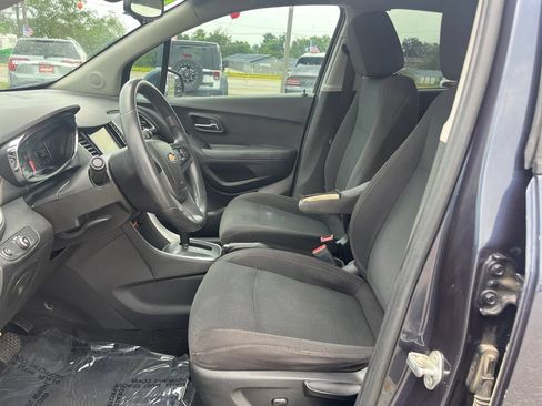 Used 2018 Chevrolet Trax LS w/ LPO, Cargo Package FWD image 12