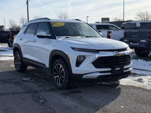 Used 2025 Chevrolet TrailBlazer LT image 4