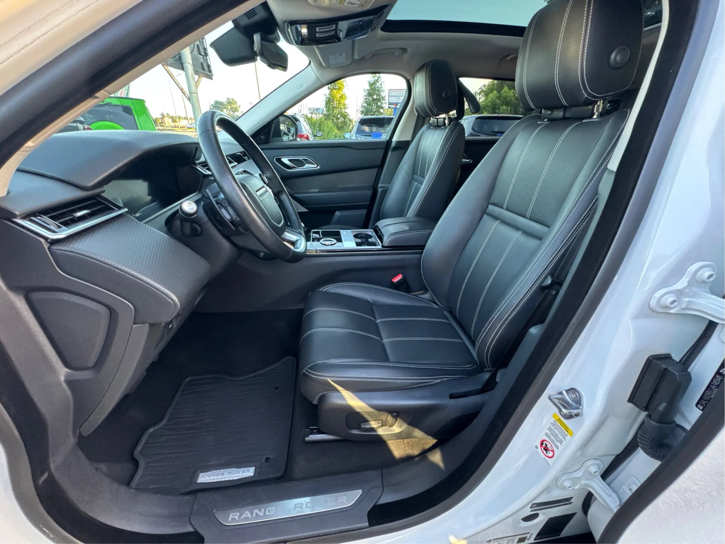 Used 2018 Land Rover Range Rover Velar S AWD/4WD image 11