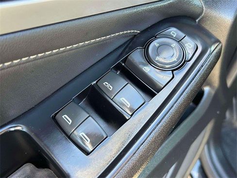 Certified 2023 Chevrolet Traverse LT w/ Rear Camera Mirror Package image 14