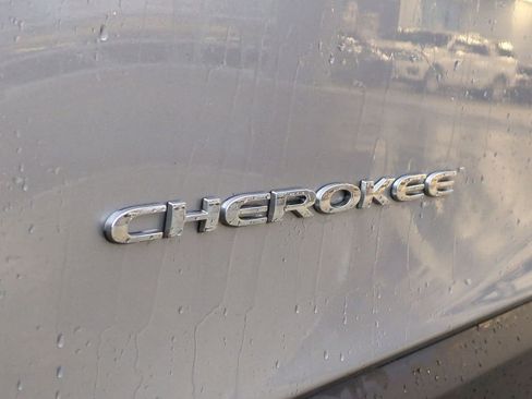 Used 2016 Jeep Cherokee Latitude w/ Comfort/Convenience Group image 13