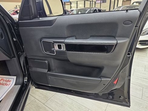 Used 2011 Land Rover Range Rover HSE image 39