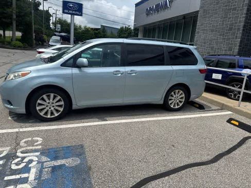 Used 2016 Toyota Sienna LE AWD/4WD image 2