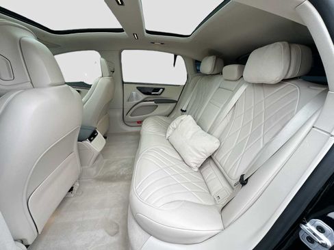 Used 2022 Mercedes-Benz EQS 580 4MATIC Sedan image 26