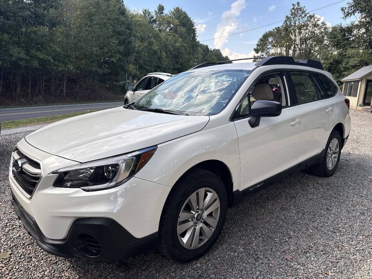 Used 2018 Subaru Outback 2.5i AWD/4WD image 1