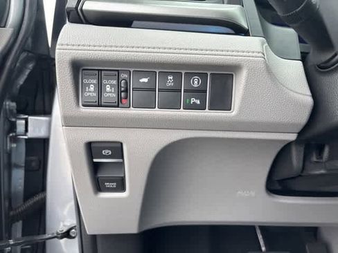 Used 2023 Honda Odyssey Touring image 12