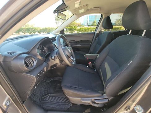 Used 2024 Nissan Kicks S image 7