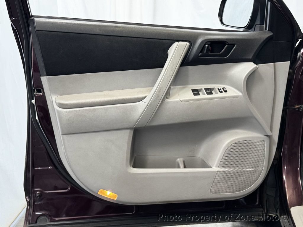 Used 2011 Toyota Highlander 4WD w/ Tow Pkg image 7