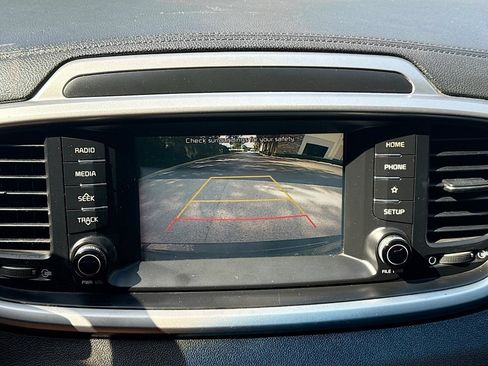 Used 2019 Kia Sorento FWD image 14