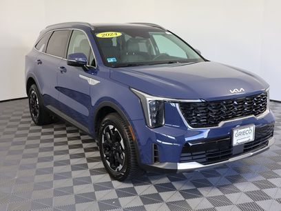 Used 2024 Kia Sorento S w/ Panoramic Sunroof Package