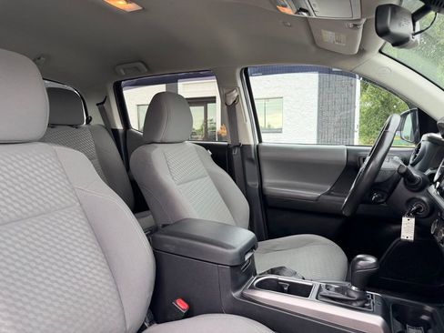Used 2021 Toyota Tacoma TRD Sport AWD/4WD image 27