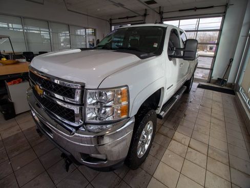 Used 2013 Chevrolet Silverado 3500 LTZ image 2