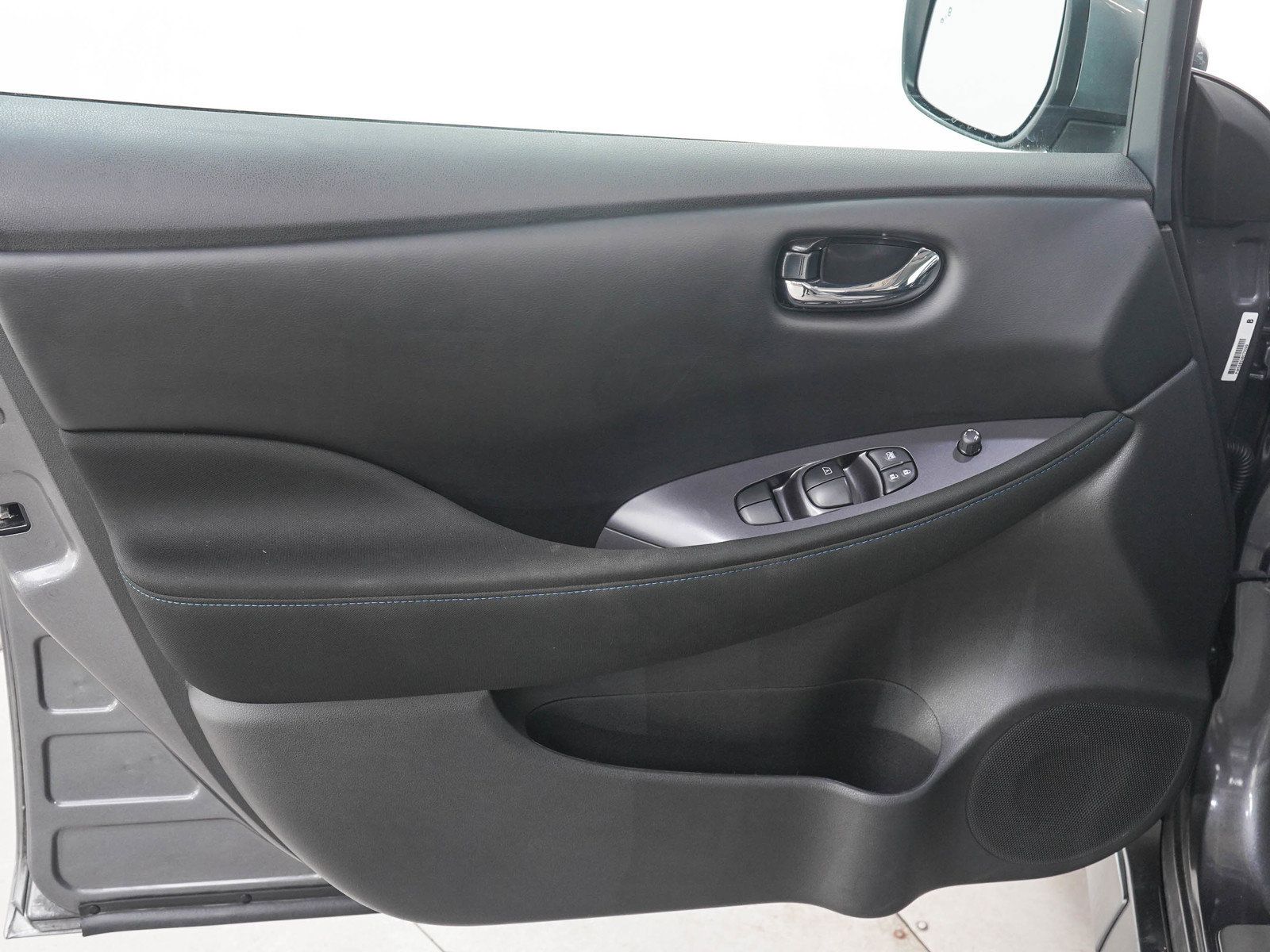 Used 2025 Nissan Leaf S FWD image 19