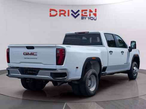 Used 2024 GMC Sierra 3500 Pro AWD/4WD image 5