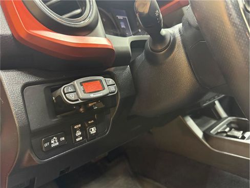 Used 2017 Toyota Tacoma TRD Sport AWD/4WD image 13