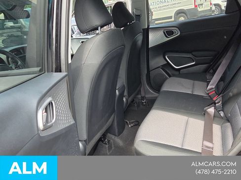 Used 2025 Kia Soul LX w/ LX Technology Package FWD image 7