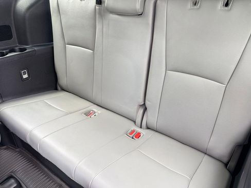 Used 2023 Toyota Highlander XLE FWD image 26
