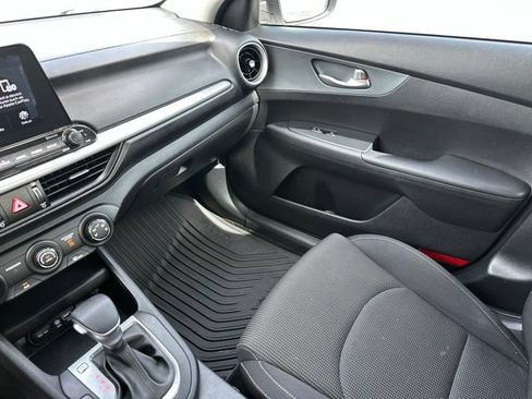 Used 2020 Kia Forte LXS FWD image 28