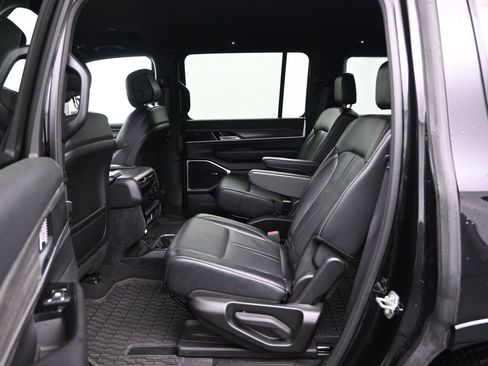 Used 2024 Jeep Wagoneer Series III image 25