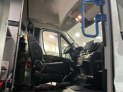 Used 2024 RAM ProMaster 3500 w/ Delivery Van Package image 25