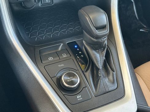 Certified 2022 Toyota RAV4 LE AWD/4WD image 25