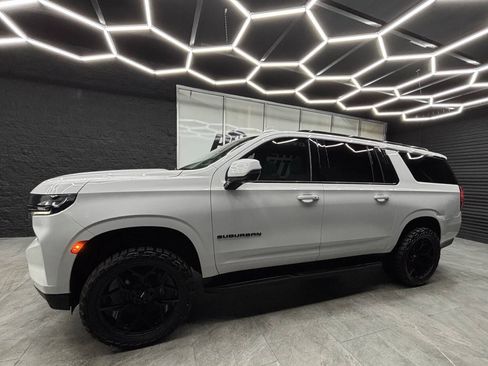 Used 2022 Chevrolet Suburban RST w/ Luxury Package AWD/4WD image 8