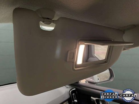 Used 2025 Volvo XC40 B5 Plus image 59