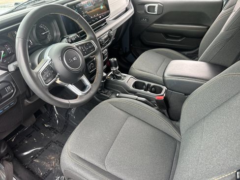 Used 2024 Jeep Wrangler Unlimited Sahara AWD/4WD image 9