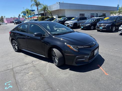 Used 2022 Toyota Corolla SE FWD image 2