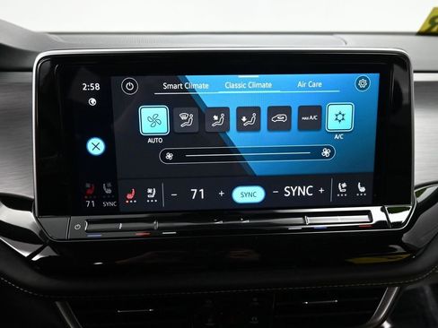 Used 2025 Volkswagen Atlas Cross Sport SE image 42