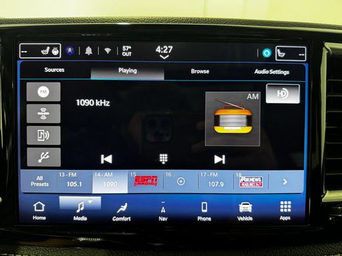 Used 2024 Chrysler Pacifica Limited FWD image 12
