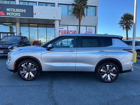 New 2026 Mitsubishi Outlander SE image 6