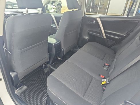 Used 2018 Toyota RAV4 XLE image 16